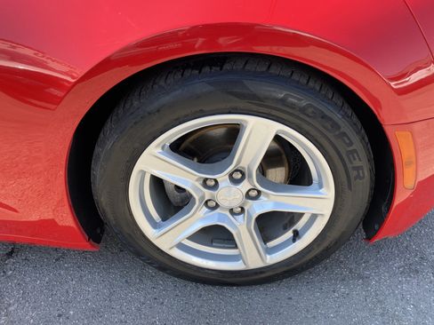 Used 2021 Chevrolet Camaro LT RWD image 7