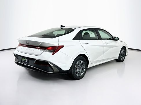 Used 2024 Hyundai Elantra SEL FWD image 9