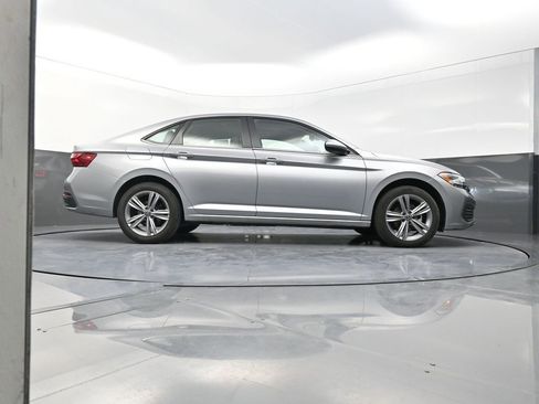 Used 2024 Volkswagen Jetta SE image 28