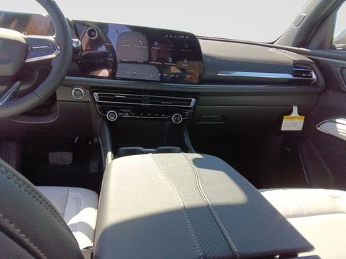 New 2026 Chevrolet Traverse High Country w/ LPO, Floor Liner Package AWD/4WD image 12