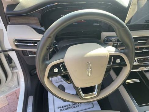 Used 2025 Lincoln Corsair Grand Touring AWD/4WD image 17