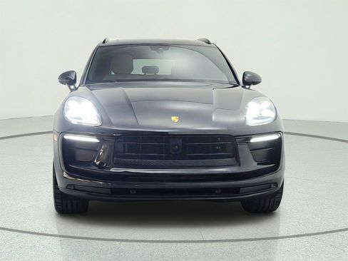 Used 2023 Porsche Macan AWD/4WD image 2