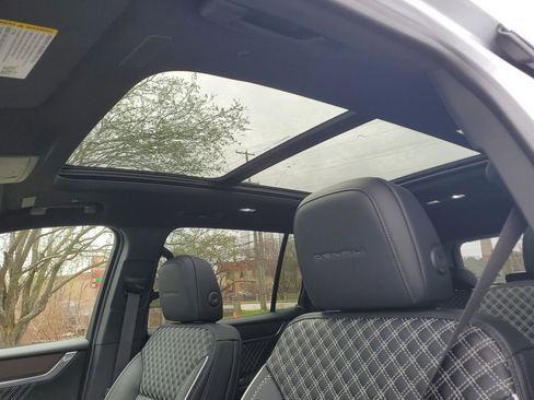 New 2026 GMC Acadia Denali w/ Super Cruise Package AWD/4WD image 18