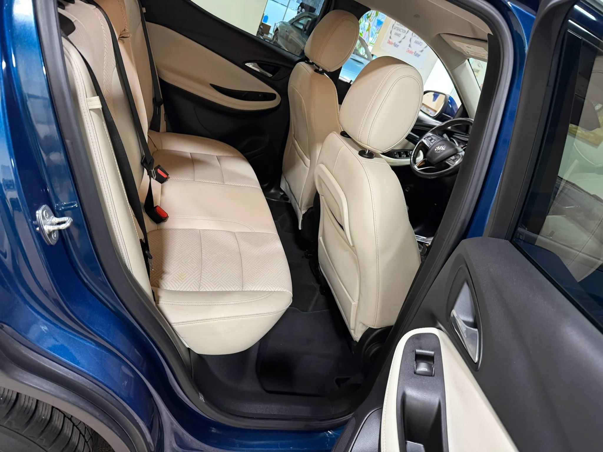 Used 2021 Buick Encore GX Essence AWD/4WD image 32