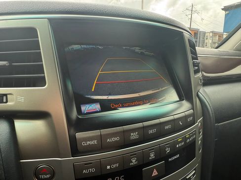 Used 2014 Lexus LX 570 4WD w/ Luxury Package image 14
