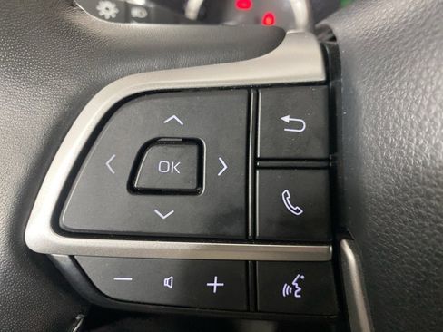 Used 2023 Toyota Highlander XLE image 26