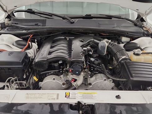 Used 2010 Dodge Challenger SE image 21