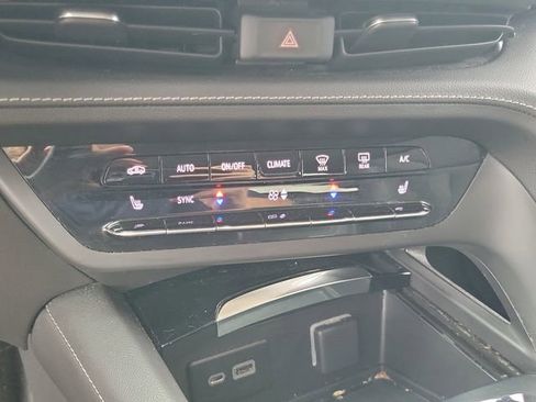 Used 2022 Buick Envision Preferred FWD image 27
