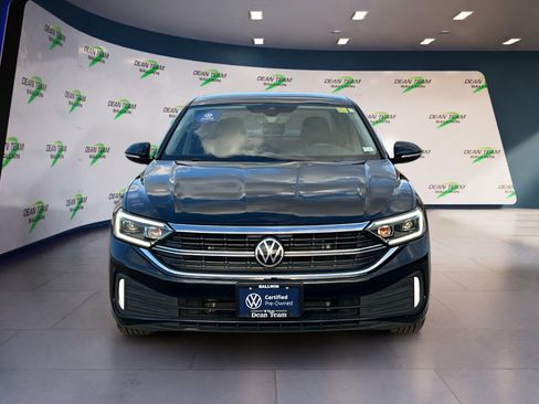 Certified 2022 Volkswagen Jetta SEL image 2