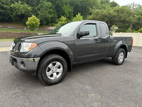 Used 2010 Nissan Frontier SE w/ SE Value Truck Pkg image 2