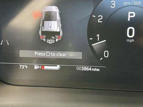 Used 2025 Land Rover Defender 110 image 12