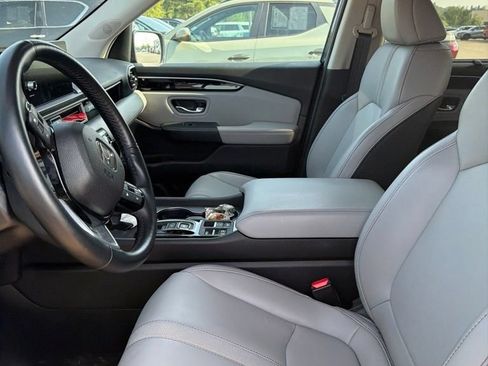 Used 2025 Honda Pilot EX-L image 5