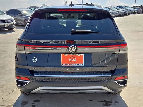 Used 2025 Volkswagen Taos SE FWD image 9