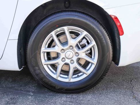 New 2027 Chrysler Pacifica Select FWD image 11