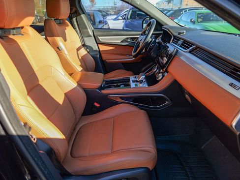 Used 2023 Jaguar F-PACE R-Dynamic S image 36