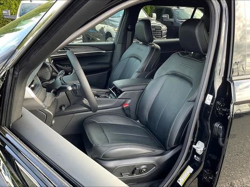 New 2025 Jeep Grand Cherokee L Overland image 10