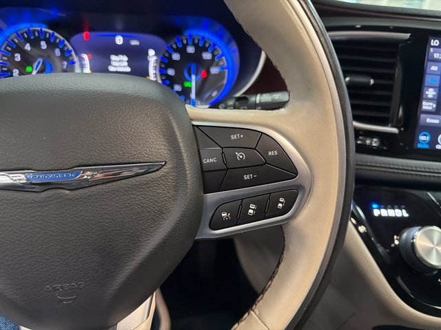 Used 2020 Chrysler Pacifica Limited w/ Tire & Wheel Group FWD image 30