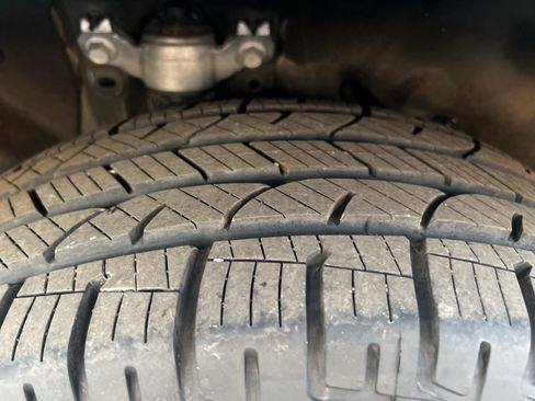 Used 2023 Ford Explorer XLT image 40