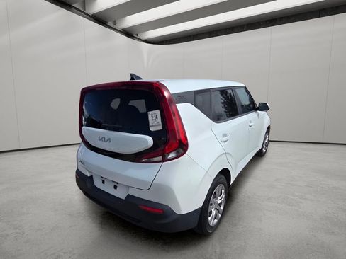 Used 2022 Kia Soul LX image 9