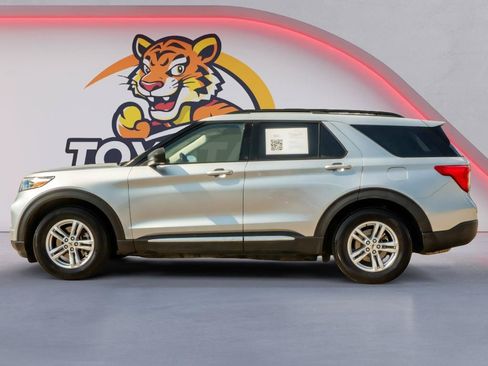 Used 2020 Ford Explorer XLT w/ Equipment Group 202A RWD image 8