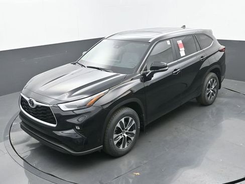Used 2026 Toyota Highlander XLE image 32