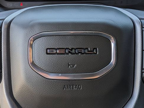 Used 2022 GMC Yukon XL Denali image 39