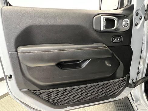 Used 2022 Jeep Wrangler Unlimited Sahara image 31