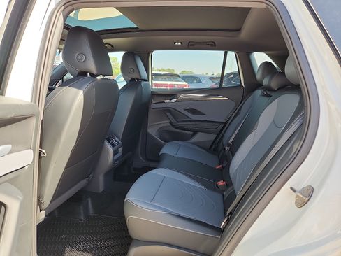 New 2026 Volkswagen Tiguan SE R-Line FWD image 11