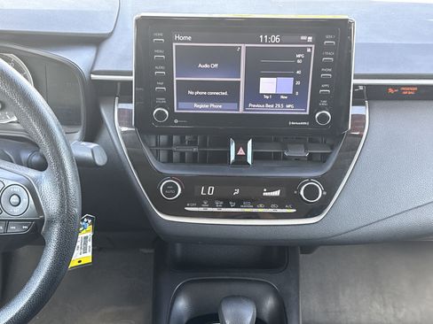 Used 2021 Toyota Corolla LE image 28