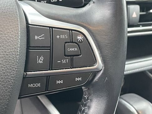 Used 2021 Toyota Highlander XLE image 35