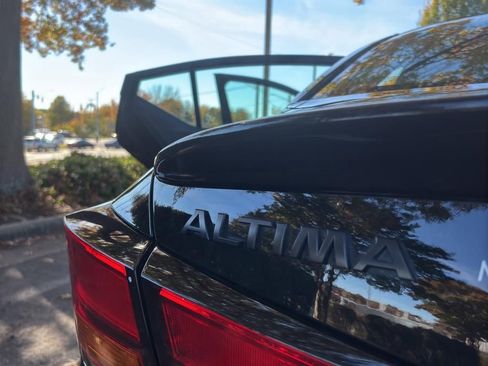 Certified 2022 Nissan Altima 2.5 SR w/ Midnight Edition Package image 11