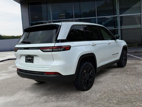 New 2025 Jeep Grand Cherokee Altitude RWD image 7