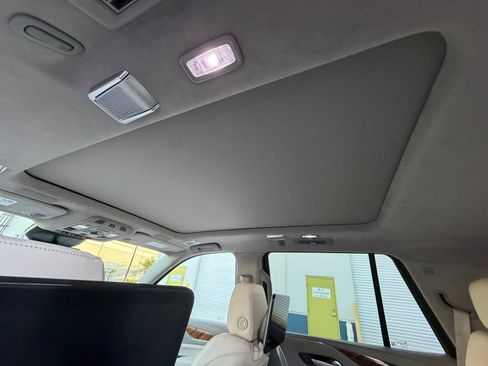 Used 2024 Cadillac Escalade Premium Luxury Platinum image 37