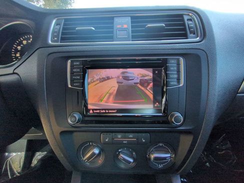 Used 2016 Volkswagen Jetta SE image 18