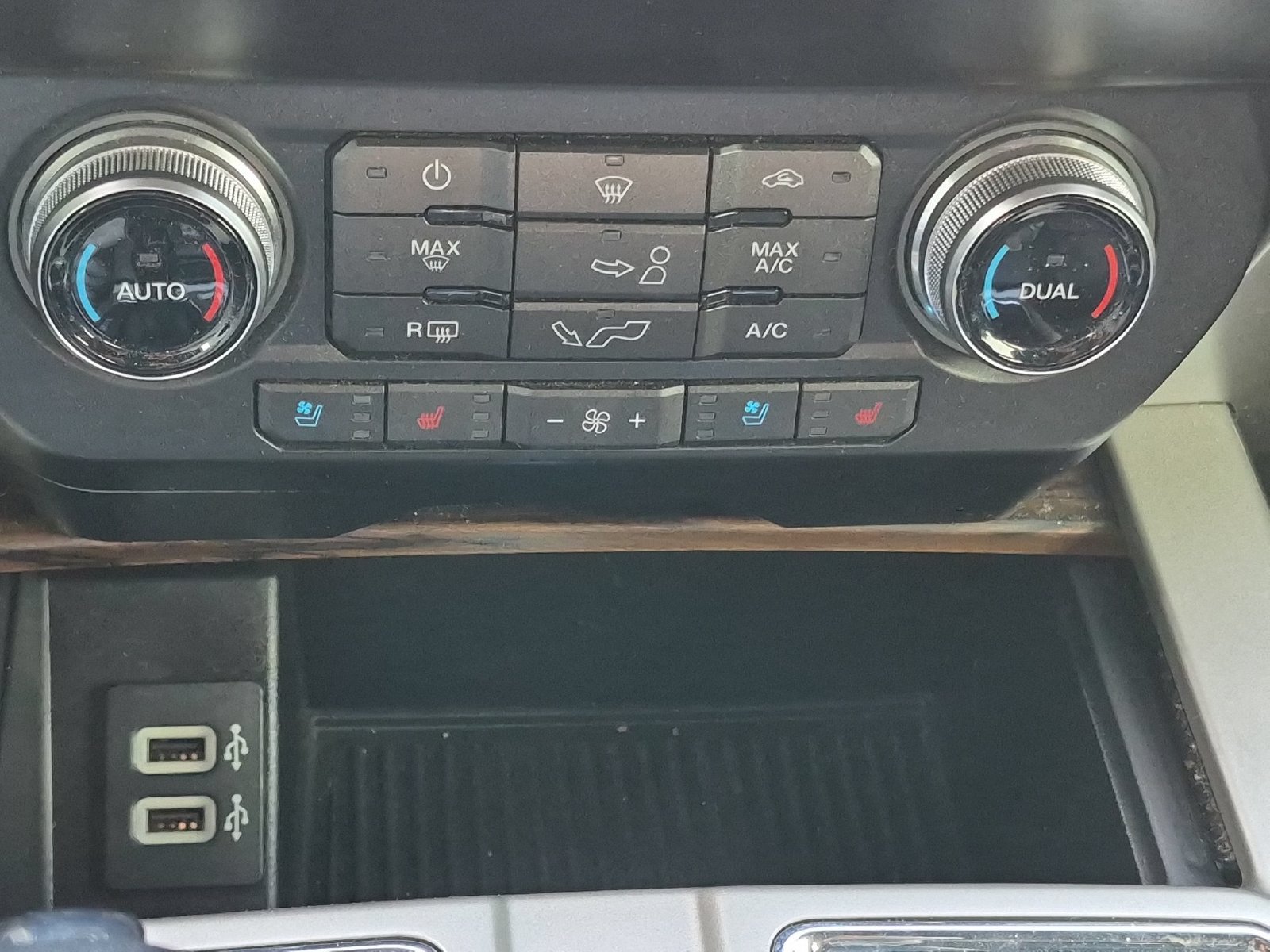 Used 2019 Ford F150 Lariat w/ Equipment Group 502A Luxury AWD/4WD image 25