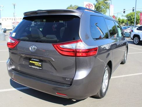 Used 2017 Toyota Sienna LE FWD image 15