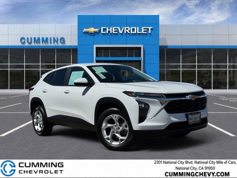Used 2024 Chevrolet Trax LS w/ LS Convenience Package FWD image 1