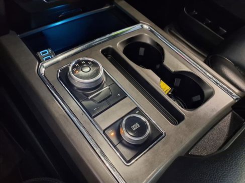 Used 2019 Ford Expedition XLT w/ Equipment Group 201A image 25