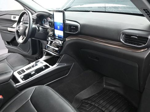 Used 2024 Ford Explorer Limited w/ Limited Technology Package RWD image 29