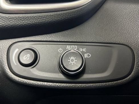 Used 2021 Chevrolet Trax LT FWD image 17