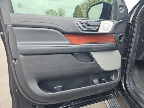 Used 2021 Lincoln Navigator Reserve image 32