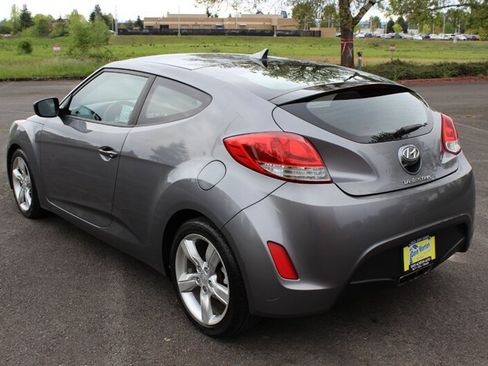 Used 2012 Hyundai Veloster FWD image 3
