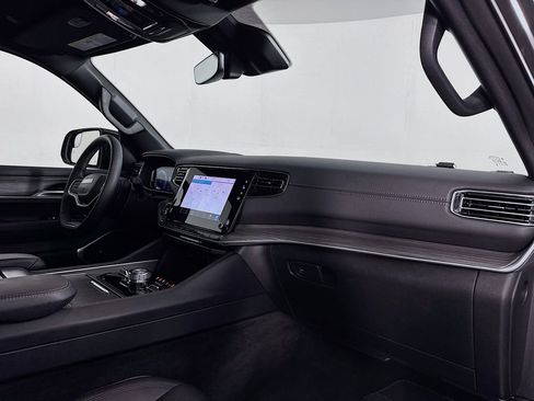 Used 2024 Jeep Wagoneer Series III image 32