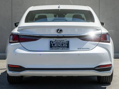 Used 2025 Lexus ES 300h w/ Premium Package FWD image 4