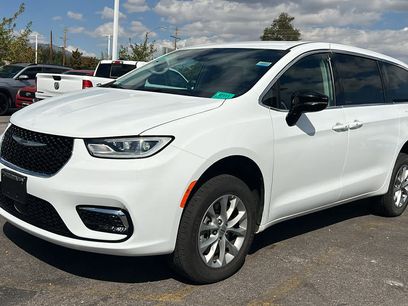 Used 2024 Chrysler Pacifica Touring-L