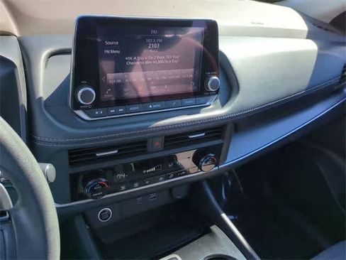 Used 2023 Nissan Rogue SV image 28