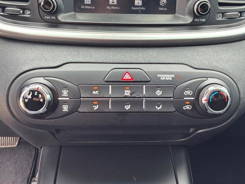 Used 2020 Kia Sorento LX FWD image 25