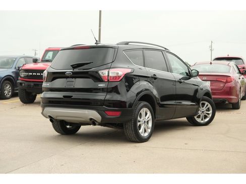 Used 2018 Ford Escape SE w/ SE Sync 3 Package AWD/4WD image 2