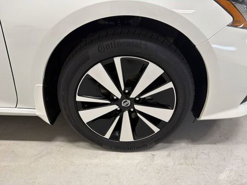 Used 2022 Nissan Altima 2.5 SV w/ SV Premium Package image 14