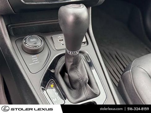 Used 2021 Jeep Cherokee Limited w/ Mopar Interior Package AWD/4WD image 35